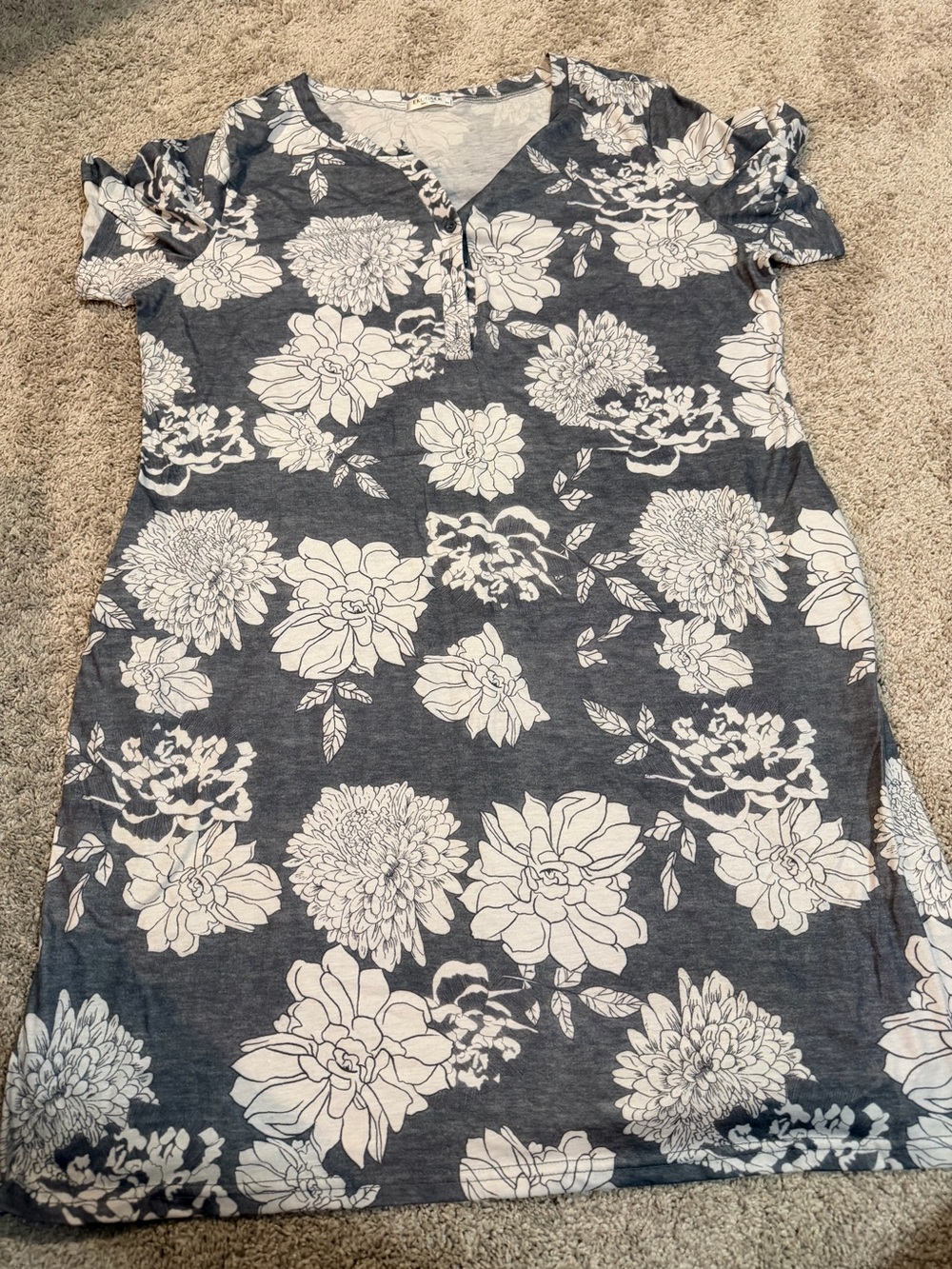 XXL Women’s Maternity Gray Floral Henley Short Sleeve Dress